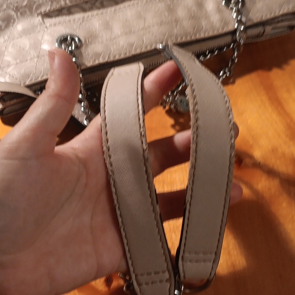 Guess Signature Beige Women Bag With Chain Handles - Picture 10 of 15